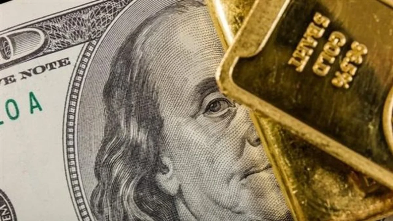 تأثير ترقب ضرب إيران على أسعار الذهب والدولار داخل الأسواق المصرية